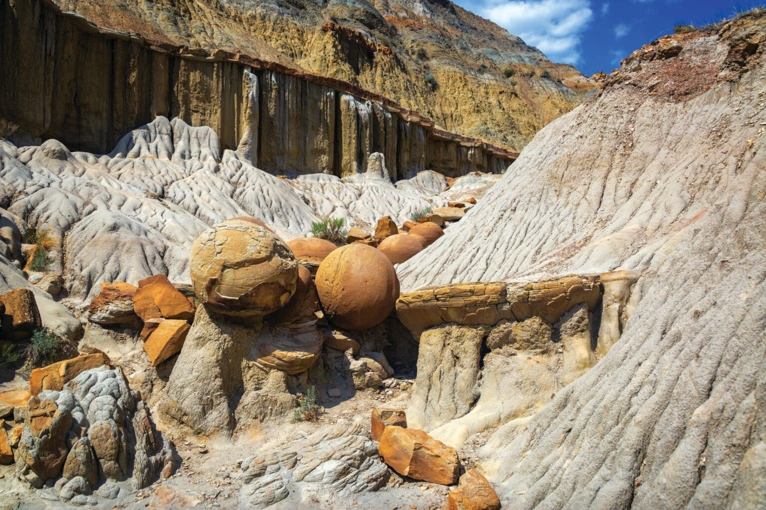 Spherical Rocks Chile Concretions: Inexplicable spherical rocks - Quarry