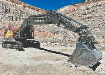 Mawsons has turned to ONTRAC Group to deliver a bucket with the durability needed to handle its Lake Boga site.